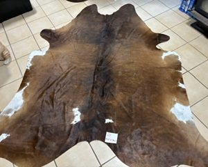 Xl cowhide 21 (8ft2"x7ft5")