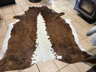 Xl cowhide 17 (8ft x 7ft2″)